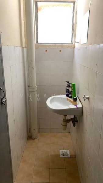 Rumah Flat untuk Disewa di Sri Indah - Muhammad Amerul - Bathroom - PropertyGuru.com.my