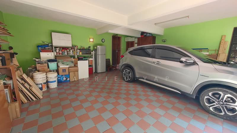 Bungalow House untuk Dijual di Petaling Jaya (Selangor) - Gabriel Yap - Garage - PropertyGuru.com.my