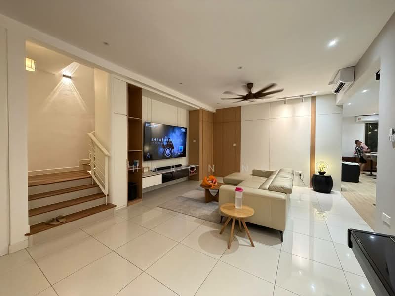 Rumah Berkembar untuk Dijual di Bandar Dato Onn (Tebrau) - Sharon Ng - Living Room - PropertyGuru.com.my