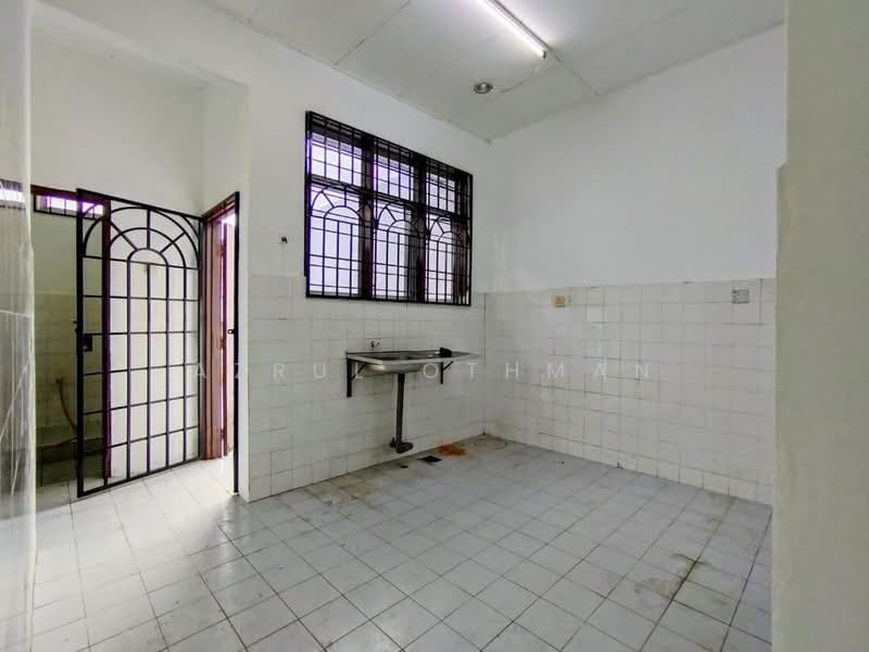 Semi-Detached House for Sale in Senawang (Negeri Sembilan) - Azrul Othman - Kitchen - PropertyGuru.com.my