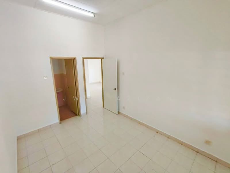 1-storey Terraced House for Sale in Alam Suria (Puncak Alam) - Ajwad Azizan - PropertyGuru.com.my