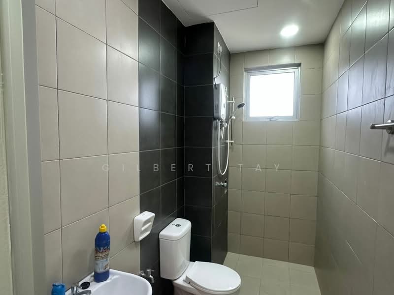Servis Apartment untuk Disewa di SkyLake Residence - Gilbert Tay - Bathroom - PropertyGuru.com.my