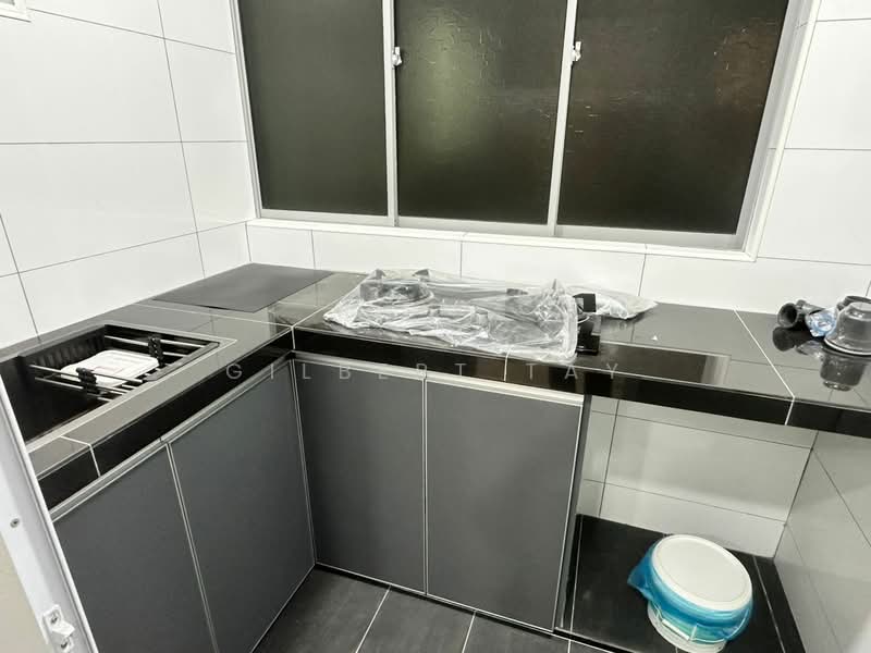 Servis Apartment untuk Disewa di SkyLake Residence - Gilbert Tay - Kitchen - PropertyGuru.com.my