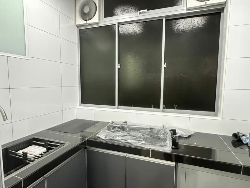 Servis Apartment untuk Disewa di SkyLake Residence - Gilbert Tay - Kitchen - PropertyGuru.com.my