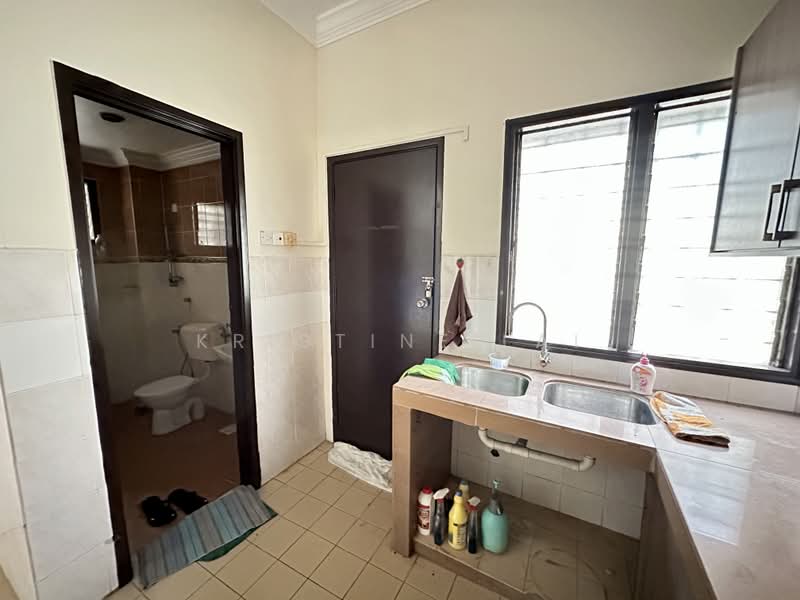2-storey Terraced House for Sale in Bandar Putra Permai (Seri Kembangan) - Christine Lai - Kitchen - PropertyGuru.com.my