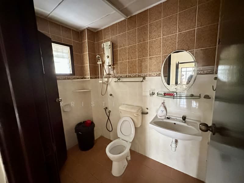 2-storey Terraced House for Sale in Bandar Putra Permai (Seri Kembangan) - Christine Lai - Bathroom - PropertyGuru.com.my