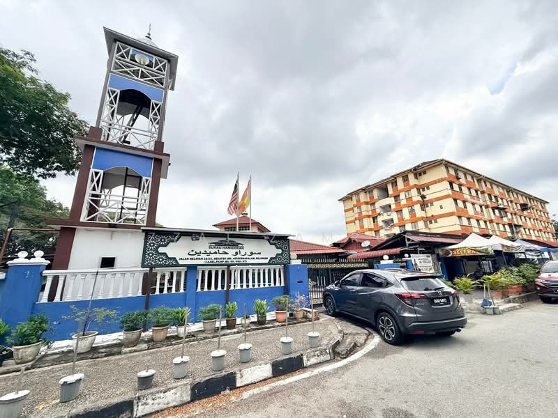Rumah Flat untuk Dijual di Flat PKNS Seksyen 19 - Izzat Zamros - Exterior - PropertyGuru.com.my