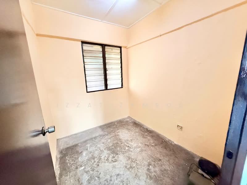 Rumah Flat untuk Dijual di Flat PKNS Seksyen 19 - Izzat Zamros - Interior - PropertyGuru.com.my