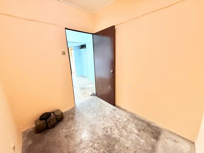 Rumah Flat untuk Dijual di Flat PKNS Seksyen 19 - Izzat Zamros - Interior - PropertyGuru.com.my