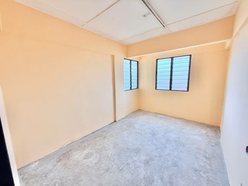 Rumah Flat untuk Dijual di Flat PKNS Seksyen 19 - Izzat Zamros - Interior - PropertyGuru.com.my