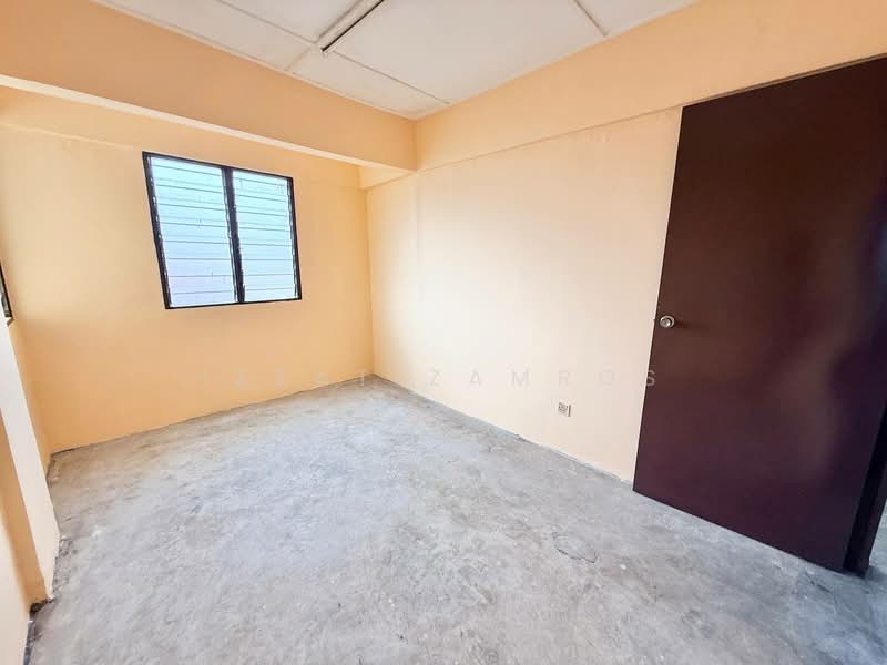 Rumah Flat untuk Dijual di Flat PKNS Seksyen 19 - Izzat Zamros - Interior - PropertyGuru.com.my