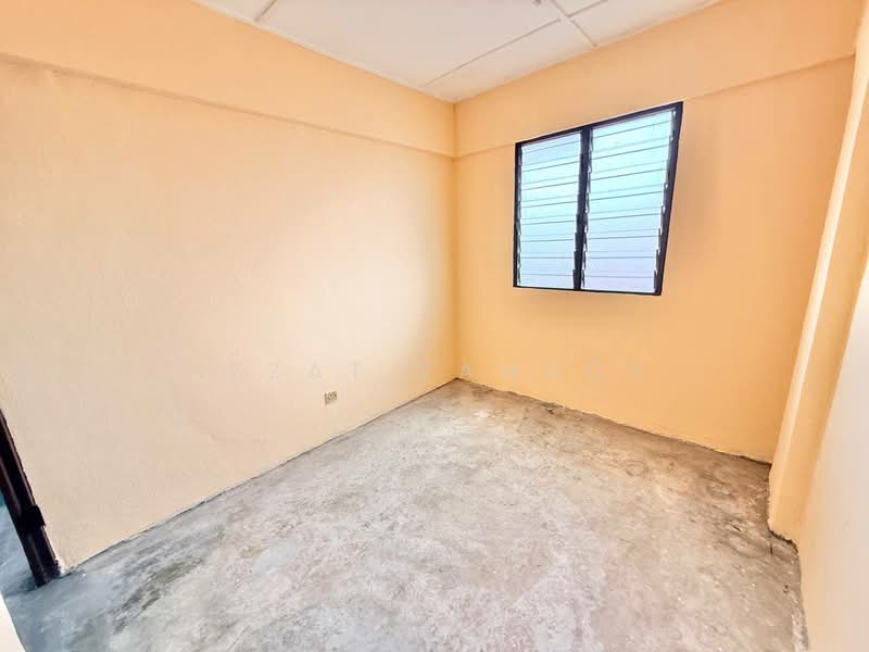 Rumah Flat untuk Dijual di Flat PKNS Seksyen 19 - Izzat Zamros - Interior - PropertyGuru.com.my