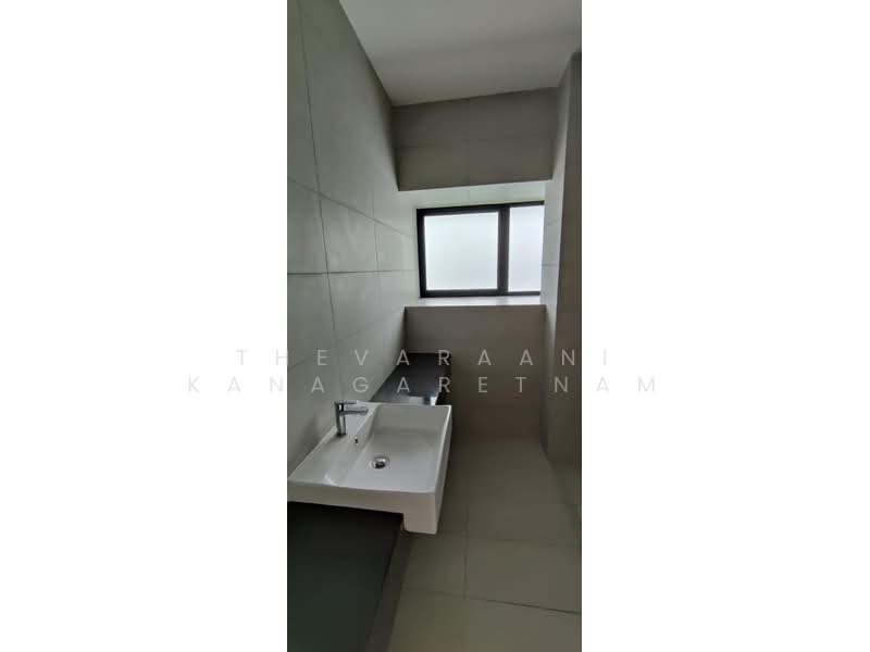 Cluster House for Sale in Kota Emerald (Rawang) - Thevaraani Kanagaretnam - Bathroom - PropertyGuru.com.my