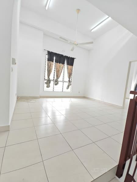Rumah Teres 2 Tingkat untuk Dijual di Setia Indah 12 (Setia Alam) - Stella Tan - Living Room - PropertyGuru.com.my