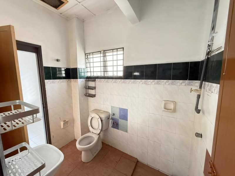 Bungalow for Sale in Bandar Country Homes (Rawang) - Tom Yip - Bathroom - PropertyGuru.com.my