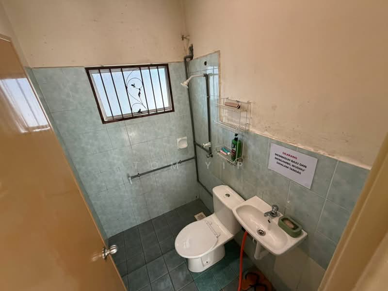 Bungalow for Sale in Bandar Tasik Puteri (Rawang) - Tom Yip - Bathroom - PropertyGuru.com.my