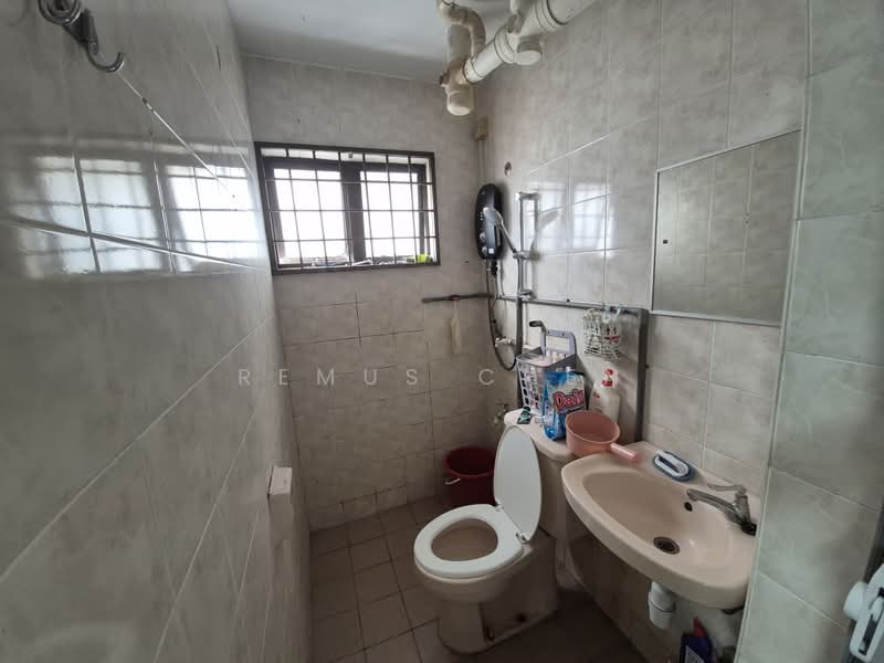 Kondominium untuk Dijual di Kenanga Point - Remus Chen - Bathroom - PropertyGuru.com.my