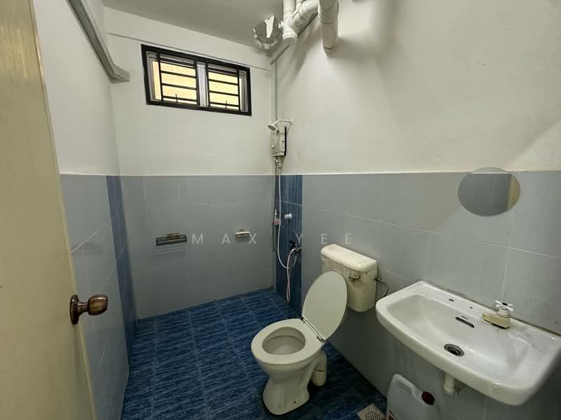Pangsapuri untuk Disewa di Indah Court Apartment - Max Yee - Bathroom - PropertyGuru.com.my