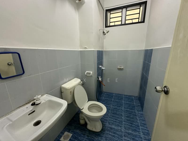 Pangsapuri untuk Disewa di Indah Court Apartment - Max Yee - Bathroom - PropertyGuru.com.my