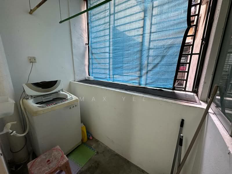 Pangsapuri untuk Disewa di Indah Court Apartment - Max Yee - Balcony - PropertyGuru.com.my