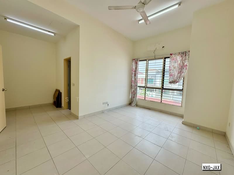 Rumah Teres 2 Tingkat untuk Dijual di Setia Indah 12 (Setia Alam) - Stella Tan - Living Room - PropertyGuru.com.my