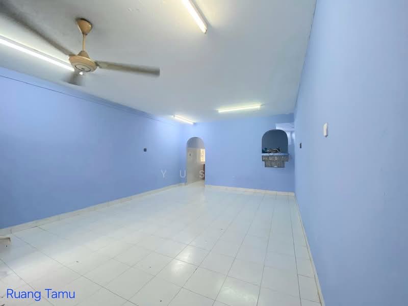 2-storey Terraced House for Sale in Seksyen 17 (Shah Alam) - Yus . - Living Room - PropertyGuru.com.my