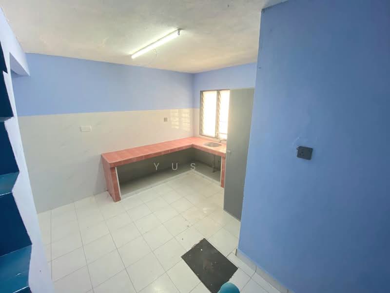 2-storey Terraced House for Sale in Seksyen 17 (Shah Alam) - Yus . - Kitchen - PropertyGuru.com.my