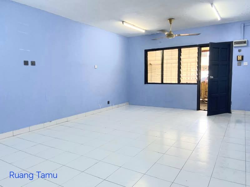 2-storey Terraced House for Sale in Seksyen 17 (Shah Alam) - Yus . - Living Room - PropertyGuru.com.my