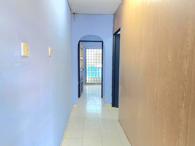 2-storey Terraced House for Sale in Seksyen 17 (Shah Alam) - Yus . - Corridor - PropertyGuru.com.my