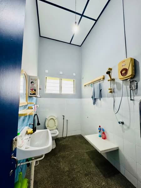 Semi-Detached House for Rent in Bagan Jermal (Pulau Tikus) - Kenneth Kung - Bathroom - PropertyGuru.com.my