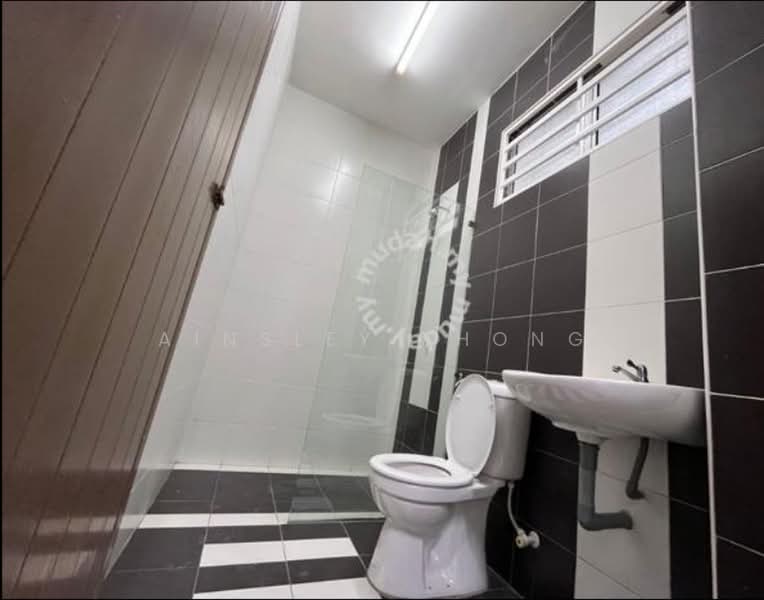 Semi-Detached House for Sale in Taman Tawas Jaya (Ipoh) - Ainsley Thong - Bathroom - PropertyGuru.com.my