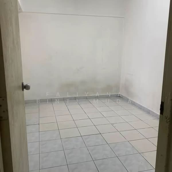 Pangsapuri untuk Dijual di Pangsapuri Subang Suria - Faliyana binti Muda - PropertyGuru.com.my