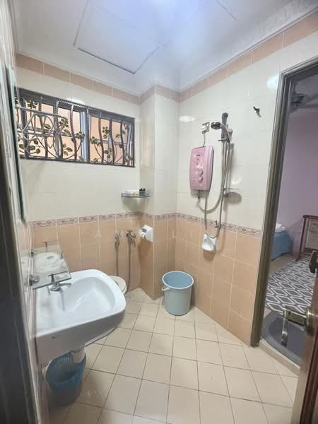 Semi-Detached House for Sale in D'Kayangan (Shah Alam) - Amy Lim - Bathroom - PropertyGuru.com.my