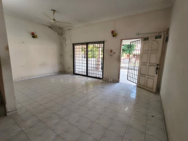 2-storey Terraced House for Sale in Taman Pinji Mewah (Ipoh) - Qazin Khoo - Living Room - PropertyGuru.com.my