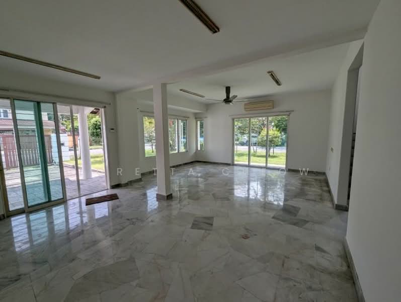 Rumah Teres 2 Tingkat untuk Dijual di Usj 4 (Subang Jaya) - Loretta Cheow - Living Room - PropertyGuru.com.my