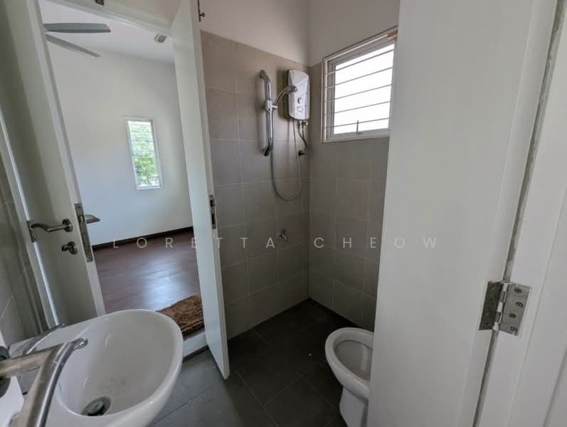 Rumah Teres 2 Tingkat untuk Dijual di Usj 4 (Subang Jaya) - Loretta Cheow - Bathroom - PropertyGuru.com.my