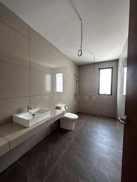 4-storey Terraced House for Sale in Damansara Perdana (Selangor) - Joycelin Yap - Bathroom - PropertyGuru.com.my