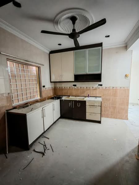 Semi-Detached House for Rent in Klang (Selangor) - Veni Foo Yoke Fuang - Kitchen - PropertyGuru.com.my