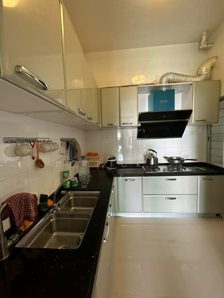 Kondominium untuk Disewa di Boulevard Condominium (BLVD) - Derrick . - Kitchen - PropertyGuru.com.my