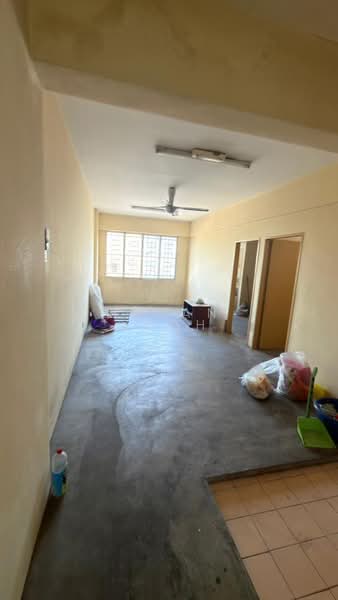 Pangsapuri untuk Dijual di Jelutong Apartment - Bryan Yeoh - Living Room - PropertyGuru.com.my