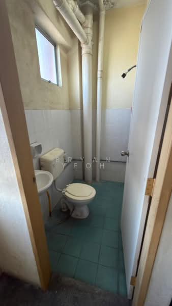 Pangsapuri untuk Dijual di Jelutong Apartment - Bryan Yeoh - Bathroom - PropertyGuru.com.my