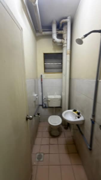 Pangsapuri untuk Dijual di Jelutong Apartment - Bryan Yeoh - Bathroom - PropertyGuru.com.my