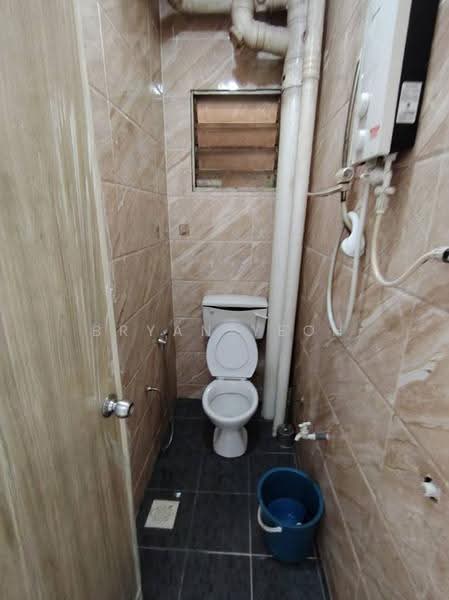 Pangsapuri untuk Dijual di Jelutong Apartment - Bryan Yeoh - Bathroom - PropertyGuru.com.my
