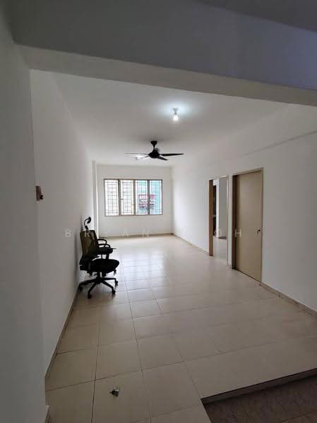 Pangsapuri untuk Dijual di Jelutong Apartment - Bryan Yeoh - Living Room - PropertyGuru.com.my