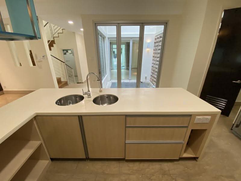 Rumah Berkembar untuk Dijual di Mont Kiara (Kuala Lumpur) - Fadzli Realtor - Kitchen - PropertyGuru.com.my