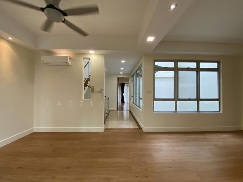 Rumah Berkembar untuk Dijual di Mont Kiara (Kuala Lumpur) - Fadzli Realtor - Living Room - PropertyGuru.com.my