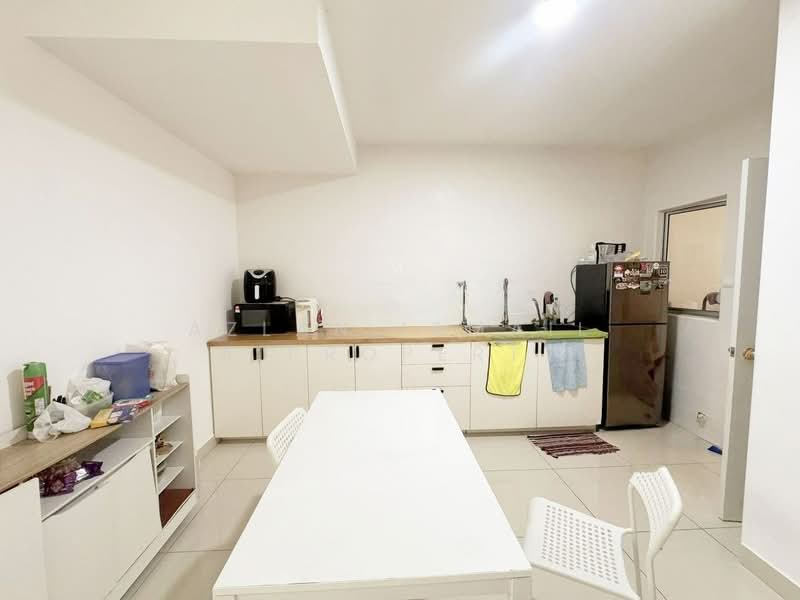 2-storey Terraced House for Sale in Bandar Putra (Kulai) - Azlan Ismail aiproperty - Kitchen - PropertyGuru.com.my