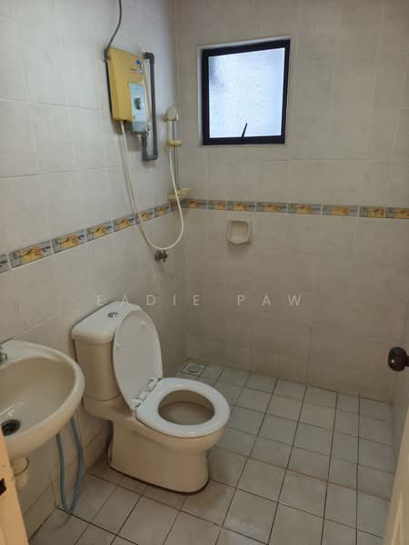 Condominium for Rent at Pelangi Utama 2 - Eadie Paw - Bathroom - PropertyGuru.com.my