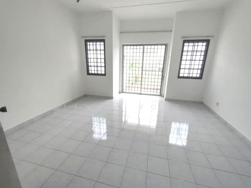Rumah Teres 2 Tingkat untuk Disewa di Bandar Putra (Kulai) - Janice Yong - Living Room - PropertyGuru.com.my