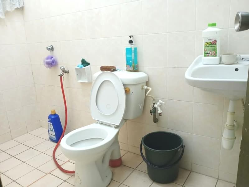 Rumah Teres 2 Tingkat untuk Disewa di Bandar Putra (Kulai) - Janice Yong - Bathroom - PropertyGuru.com.my